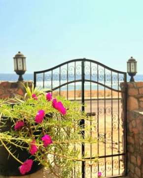Mandala Lodge Beachfront Seaview Apt 1